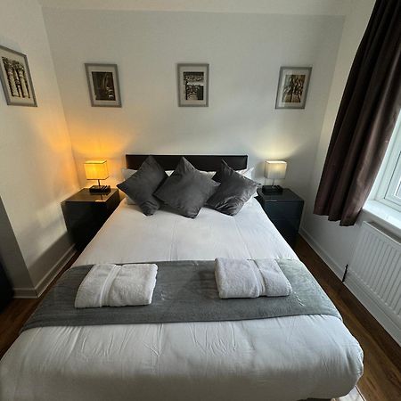 Oakhurst Gatwick B&B Crawley (West Sussex) Exterior foto