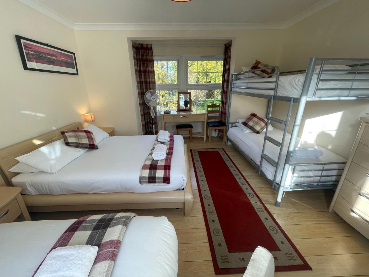 Oakhurst Gatwick B&B Crawley (West Sussex) Exterior foto
