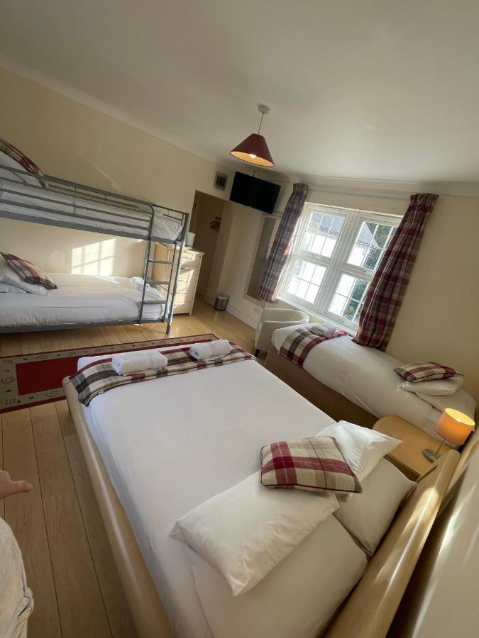 Oakhurst Gatwick B&B Crawley (West Sussex) Exterior foto