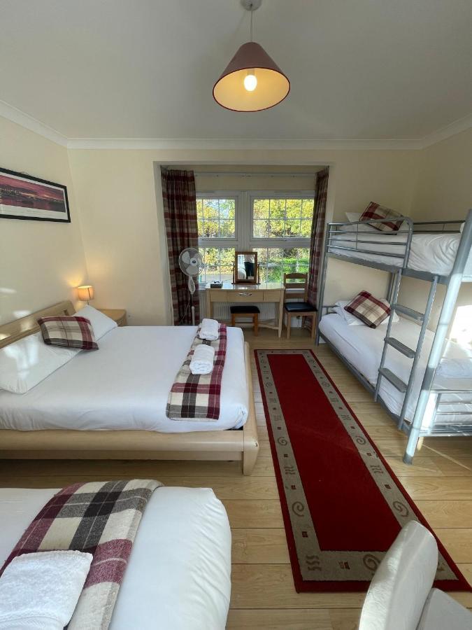 Oakhurst Gatwick B&B Crawley (West Sussex) Exterior foto